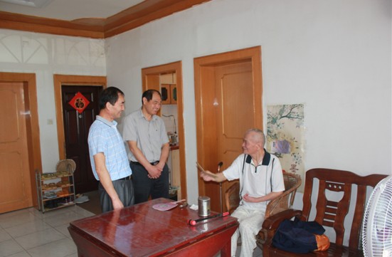 路橋工程處“八一”建軍節慰問軍轉干退休職工